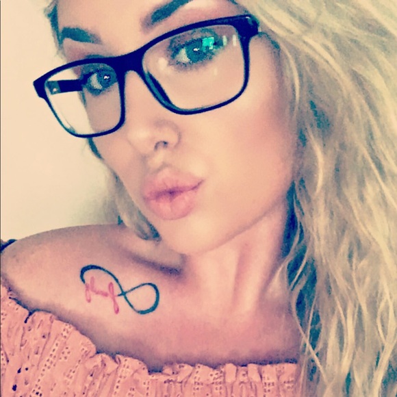 Meet your Posher, Savannah - Picture 1 of 1